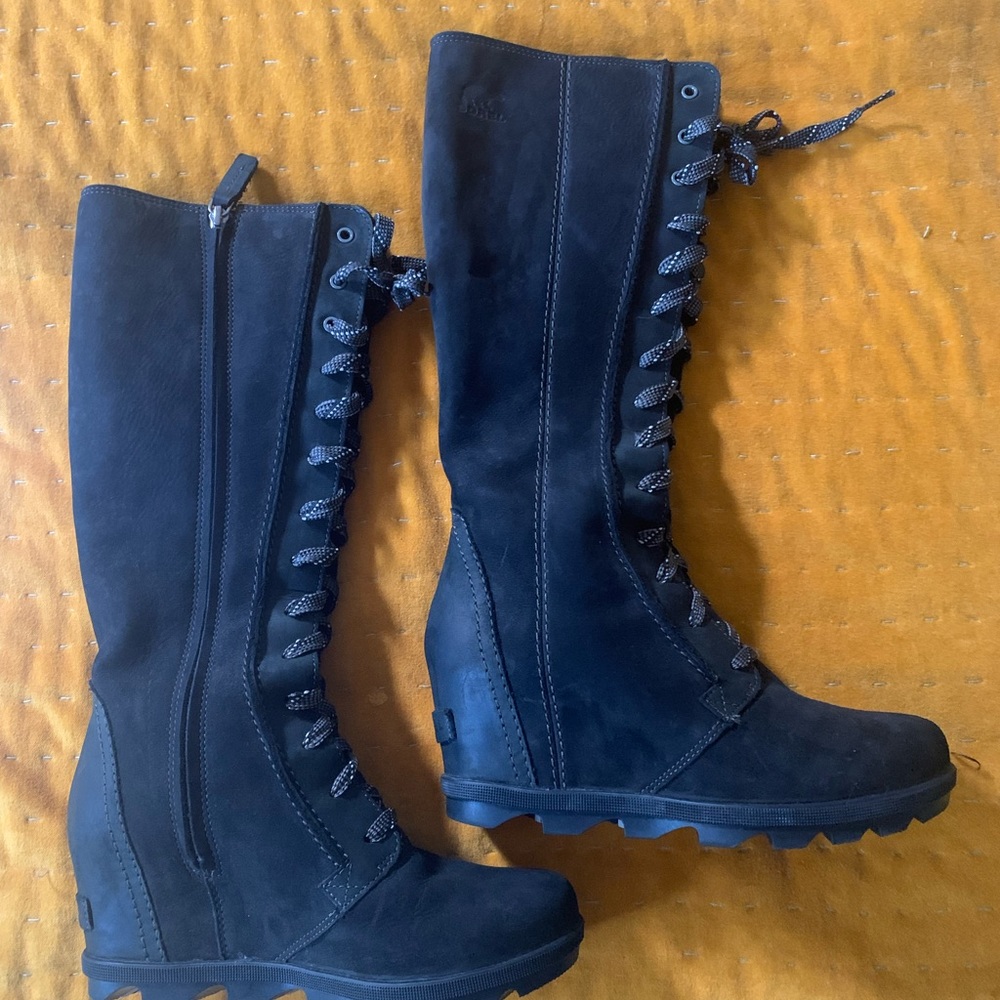 Knee high beautiful Sorel boots!